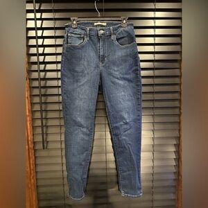 EUC Levi’s w30 L 28 dark blue high rise skinny jeans woman